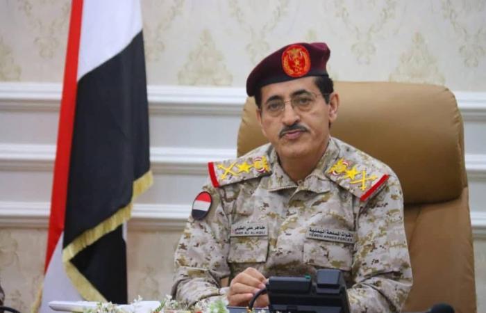 «الدفاع
      اليمنية»
      تمضي
      لتوحيد
      بيانات
      الجيش
      وتعزيز
      الانضباط