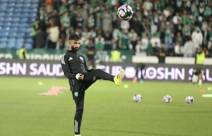 النصر
      يطفئ
      النجمة
      بالخمسة...
      ويعلنها:
      «صدارة
      بس»