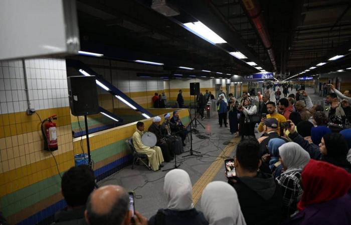 «السيرة
      الهلالية»
      تغزو
      مترو
      القاهرة
      في
      رمضان