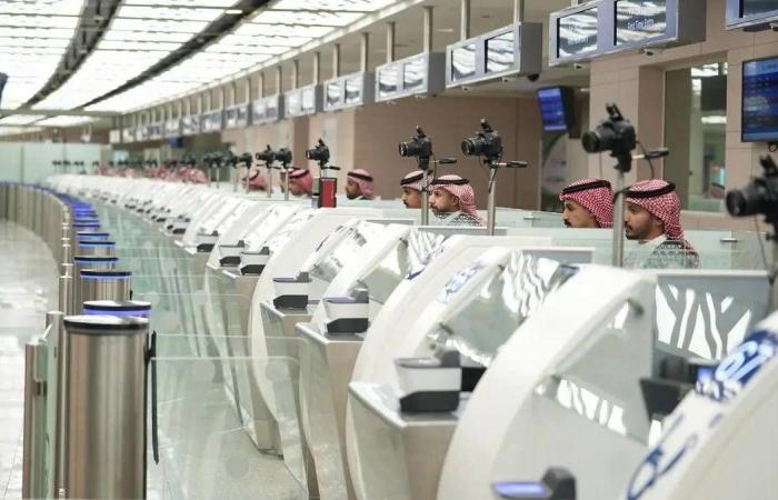 السعودية:
      الجوازات
      ترفع
      جاهزيتها
      لعمرة
      رمضان
      بخطط
      تشغيلية
      متكاملة