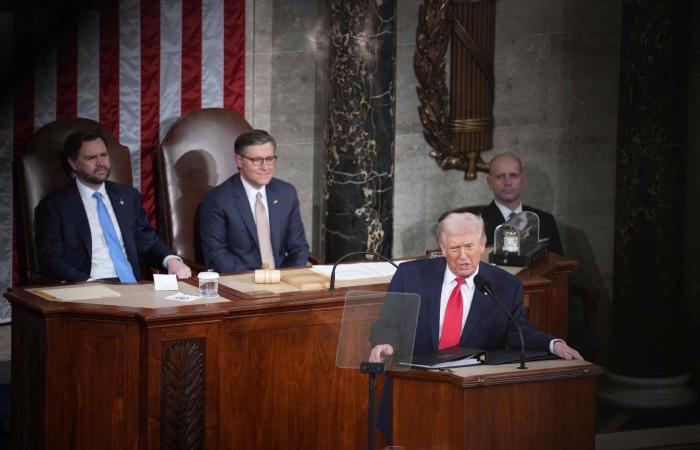 مودي
      يصل
      إلى
      إسرائيل
      لتعزيز
      العلاقات
      في
      مجالات
      التجارة
      والدفاع