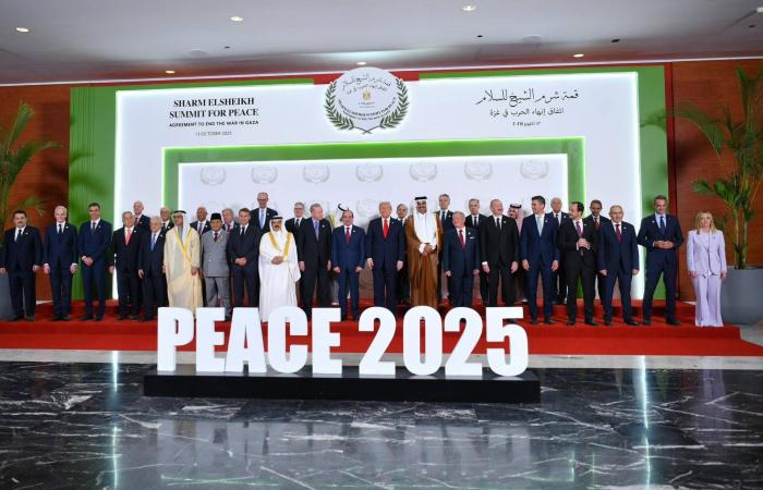 بحبح
      لـ«الشرق
      الأوسط»:
      واشنطن
      ستقدم
      ورقة
      بشأن
      «نزع
      تدريجي»
      لسلاح
      «حماس»