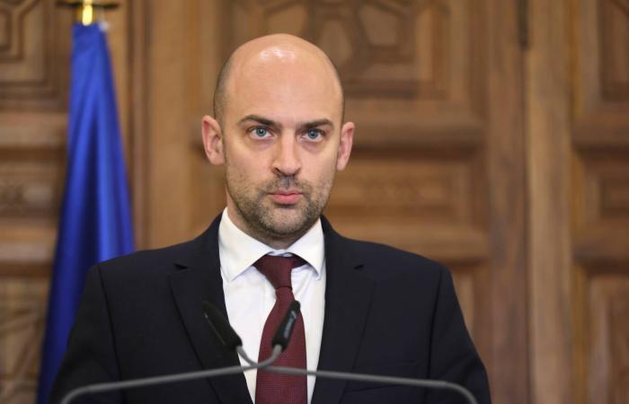 أميركا
      تسعى
      لتطويق
      أزمة
      دبلوماسية
      بينها
      وبين
      باريس