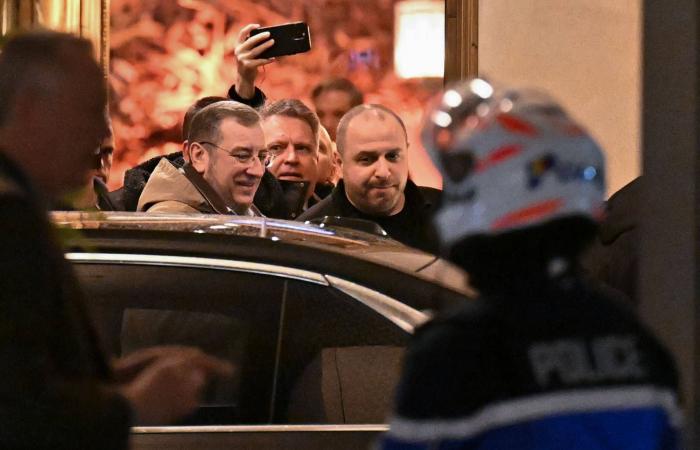 رئيس
      مجلس
      العموم
      البريطاني
      يبلغ
      الشرطة
      باحتمال
      هروب
      السفير
      الأسبق
      ماندلسون