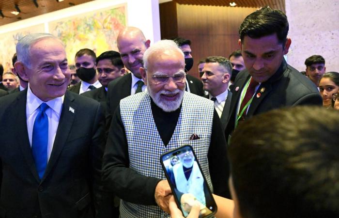 مودي
      يكسر
      عزلة
      نتنياهو
      وإسرائيل
      بـ16
      اتفاقية
      تعاون