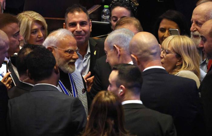 «سي
      آي
      إيه»
      تطلق
      مسعى
      جديداً
      لتجنيد
      إيرانيين
      عبر
      وسائل
      التواصل
      الاجتماعي 