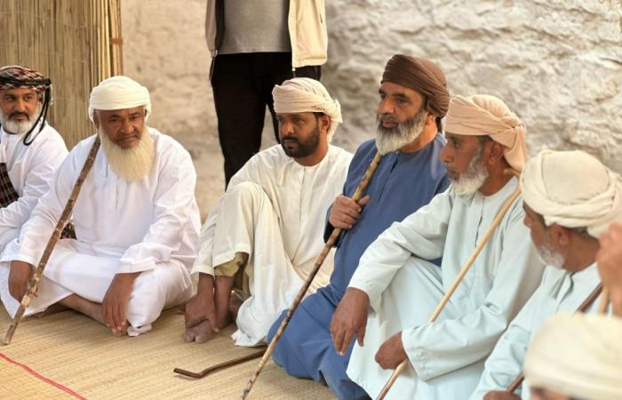 القافز.. مسلسل رمضاني عماني مستمد من رواية البوكر يشهد عودة سميرة الوهيبي