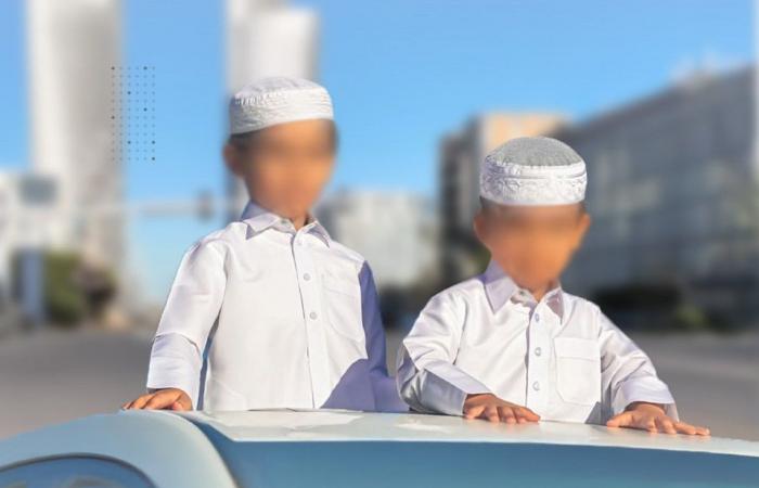 الغرامة والحبس.. تعرف على عقوبة الجلوس على أسطح المركبات أو الخروج من نوافذها أثناء السير