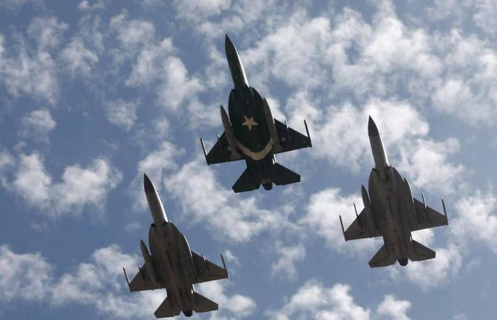 الحكومة
      الأفغانية
      تعلن
      استعدادها
      «للحوار»
      لإنهاء
      النزاع
      مع
      باكستان