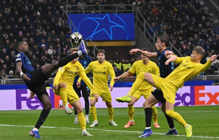 بودو
      غليمت...
      فريق
      قرية
      الصيد
      الذي
      تلاعب
      بكبار
      أوروبا