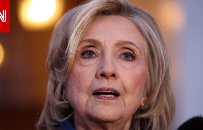 متابعة: أول ما قالته كلينتون بعد الإدلاء بشهادتها خلف أبواب مغلقة بجلسة استمرت 6 ساعات بشأن قضية إبستين