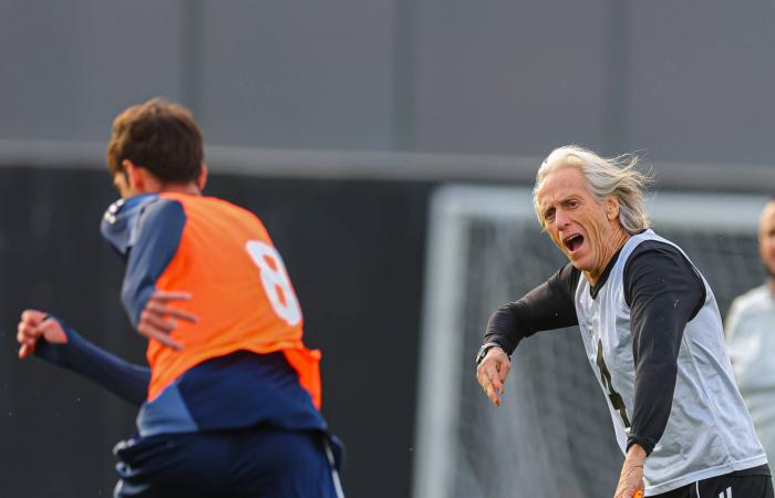 العُلا
      بطلاً
      لكأس
      «نخبة
      الطائرة
      السعودية»
      للسيدات