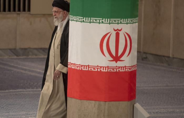 صورة بالأقمار الصناعية تظهر مقر خامنئي بعد قصفه