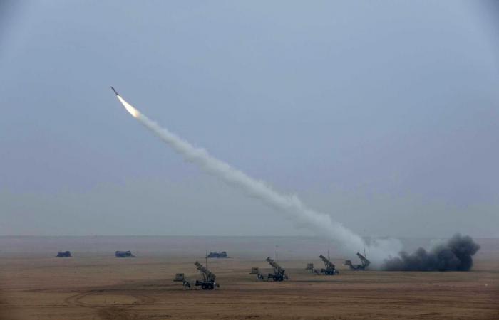 وزارة الدفاع الكويتية تعلن التعامل مع 97 صاروخا باليستيا و 283 طائرة مسيرة إيرانية