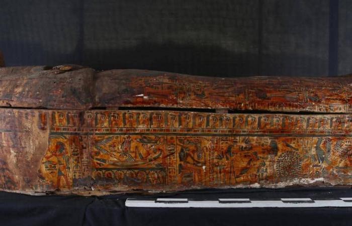 مصر.. العثور على خبيئة توابيت ملونة لـ"منشدي آمون" فى الأقصر