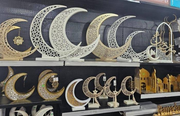 ساحات
      بيروت
      ومنازلها
      تكتسي
      بحلة
      الشهر
      الفضيل