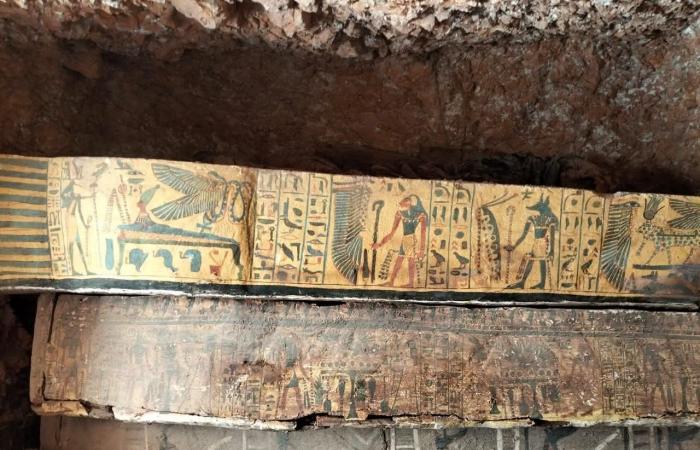 مصر.. العثور على خبيئة توابيت ملونة لـ"منشدي آمون" فى الأقصر