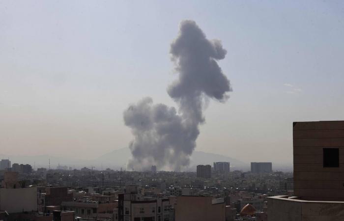 ترمب
      يلوّح
      بضربات
      أشد...
      والاستهداف
      يتوسع
      في
      إيران