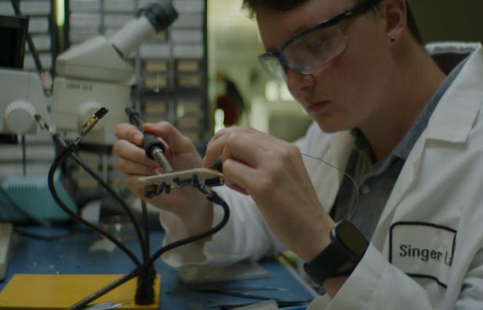 هل تُبطئ الأضواء الوامضة والأصوات مرضَ الزهايمر؟