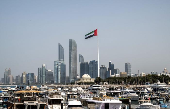 الإمارات تغطي تكاليف الطعام والإقامة لعشرات الآلاف من المسافرين العالقين في البلاد