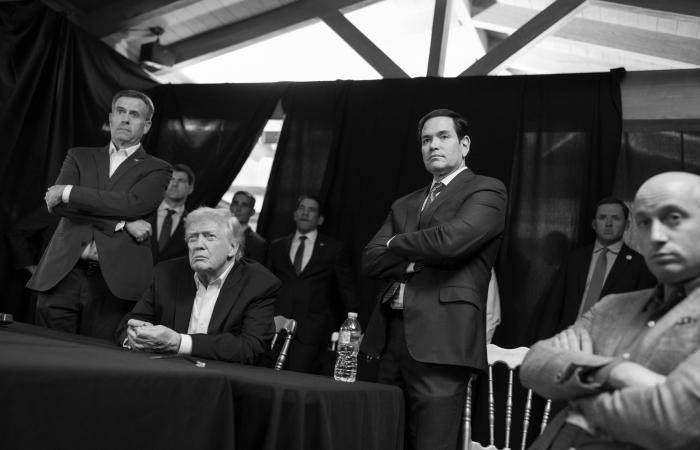 مارالاغو...
      منتجع
      فاخر
      حوّله
      ترمب
      «غرفة
      عمليات»
      لإدارة
      الحروب