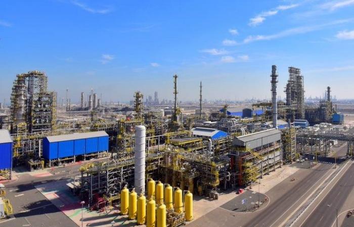 إصابة عاملين اثنين جراء سقوط شظايا في مصفاة ميناء الأحمدي بالكويت