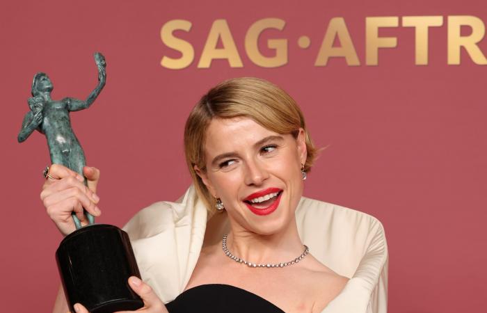 إطلالات جريئة للنجمات في حفل جوائز الممثلين 2026