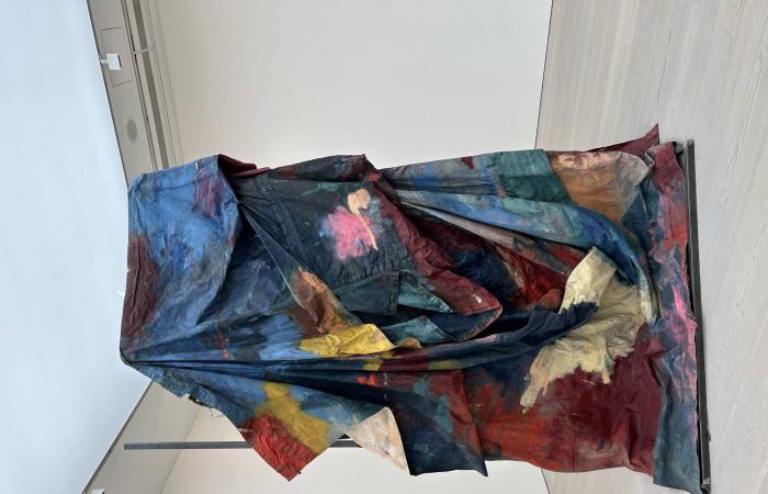 صيد
      الحمير
      البرية
      في
      جدارية
      أموية