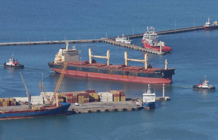 غرق
      ناقلة
      غاز
      قبالة
      سواحل
      ليبيا
      يجدد
      الجدل
      حول
      هشاشة
      الأمن
      البحري
      بالبلاد