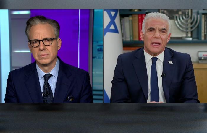 مذيع CNN يسأل يائير لابيد عن سبب تزايد الانتقادات لإسرائيل في أمريكا.. كيف رد؟