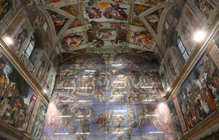 تحفة
      ميكيلانجيلو
      خلف
      السقالات...
      الفاتيكان
      يُنظِّف
      «الحساب
      الأخير»