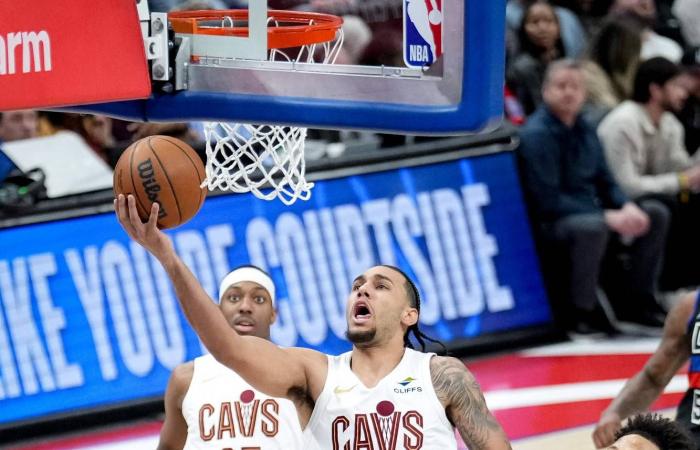 إضاءة
      مبنى
      «إمباير
      ستايت»
      بألوان
      الدول
      المضيفة
      لكأس
      العالم
      2026