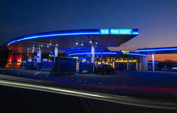 تعثُّر
      الأسهم
      الأوروبية
      وسط
      «ضبابية
      الشرق
      الأوسط»
      ونتائج
      الشركات
      المتباينة