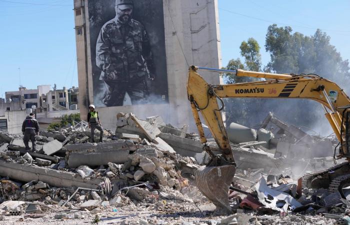 مبادرة
      فرنسية
      لإيقاف
      الحرب:
      تسليم
      لبنان
      مواقع
      «حزب
      الله»