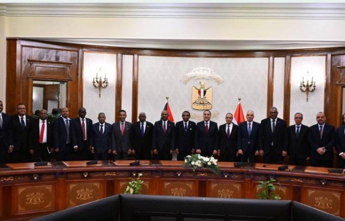 مصر
      تبحث
      آليات
      دعم
      إعادة
      إعمار
      السودان