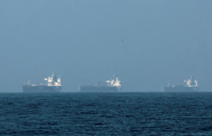 إسرائيل
      تخفف
      قيودها
      مع
      تناقص
      القصف
      الإيراني