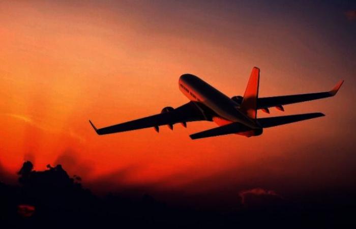 هل يحق للمسافر مطالبة شركة الطيران بالتعويض في الظروف القاهرة؟.. محام يوضح