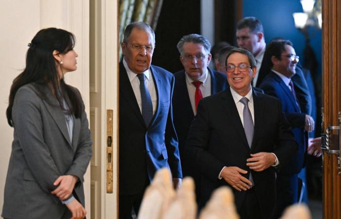 ترمب
      يتوعد
      كوبا
      بعد
      إنجاز
      الحرب
      مع
      إيران