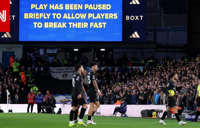 متابعة: ليدز يونايتد يطلب من جماهيره "إظهار الاحترام" لحظة كسر اللاعبين صيامهم
