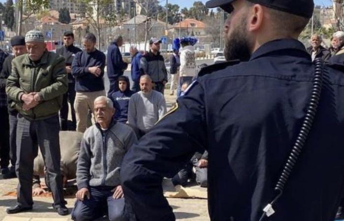 سلطات الاحتلال تغلق المسجد الأقصى وتمنع الفلسطينيين من أداء صلاة الجمعة