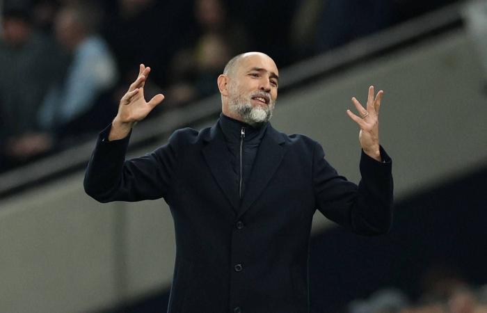 توتنهام
      يواجه
      وضعاً
      كارثياً...
      وإيغور
      تيودور
      يتخبط
      في
      مواجهة
      الذعر