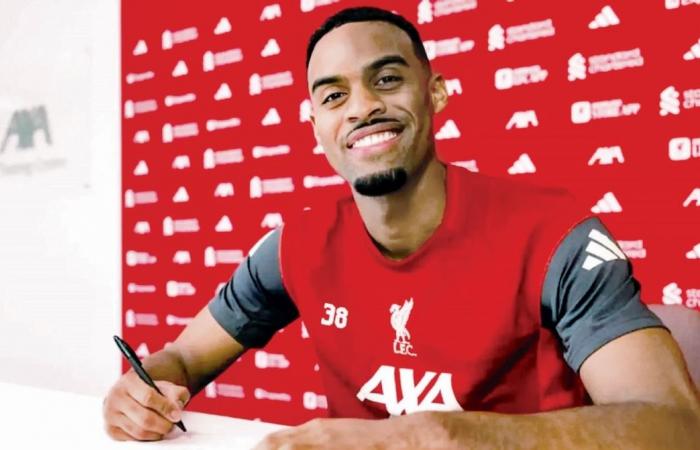 ليفربول يمدد عقد جرافنبرخ إلى 2032