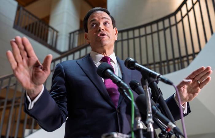 بعد
      طهران...
      ألمانيا
      تسحب
      طاقم
      سفارتها
      في
      بغداد
      بمساعدة
      أميركية