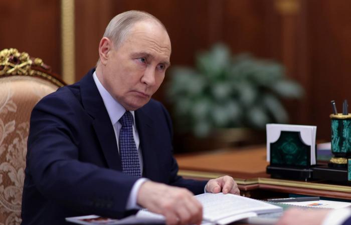 أوكرانيا
      تتبنى
      قصف
      مصنع
      في
      غرب
      روسيا...
      وموسكو
      تعلن
      سقوط
      6
      قتلى