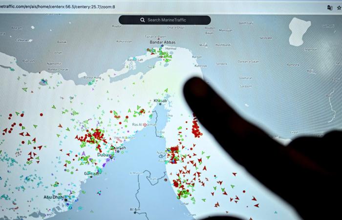 مصدران لـCNN: إيران بدأت زرع ألغام في مضيق هرمز.. وترامب يعلق