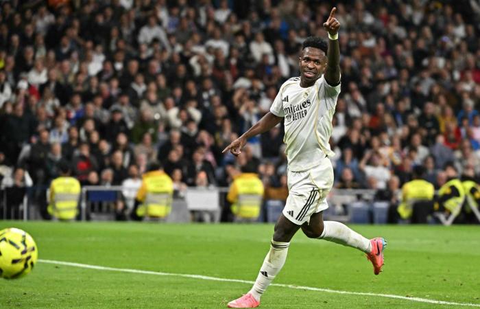 كلود
      ماكيليلي:
      فخور
      بكوني
      جزءاً
      من
      تاريخ
      تشيلسي
      وباريس