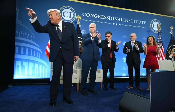 تصعيد
      ديمقراطي
      حاد
      ضد
      حرب
      إيران