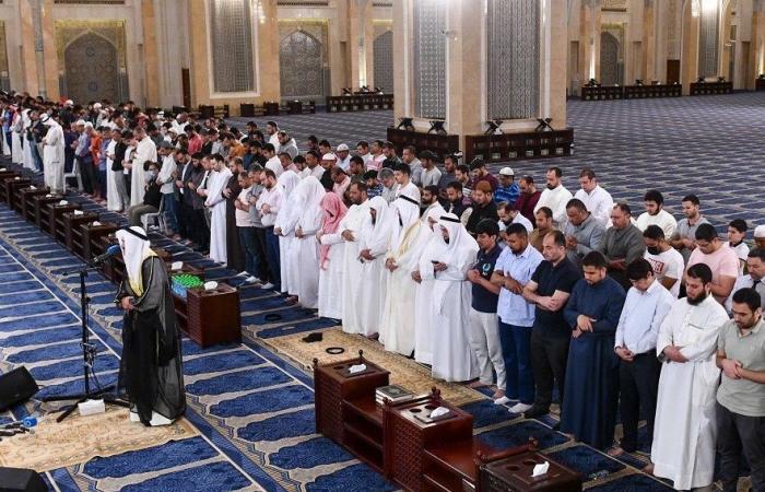 اعتباراً من اليوم.. الكويت: صلاة القيام نصف ساعة ومنع إفطار الصائم وتوزيع الوجبات بالمساجد