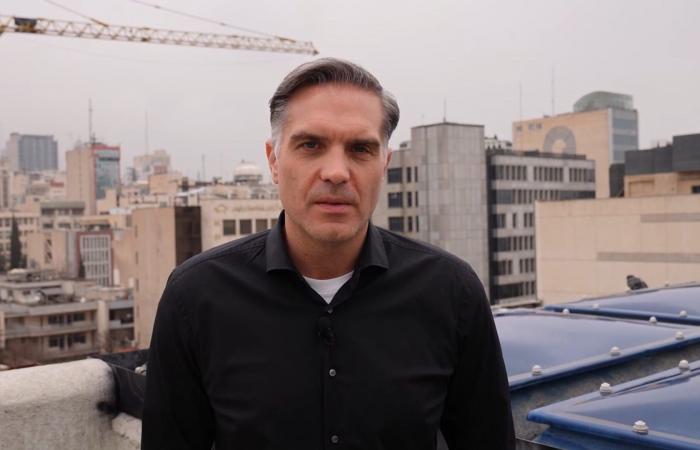 طاقم CNN في طهران يشهد عدة موجات من الغارات الجوية العنيفة