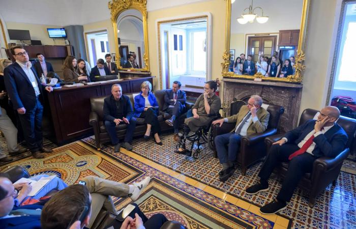 تصعيد
      ديمقراطي
      حاد
      ضد
      حرب
      إيران